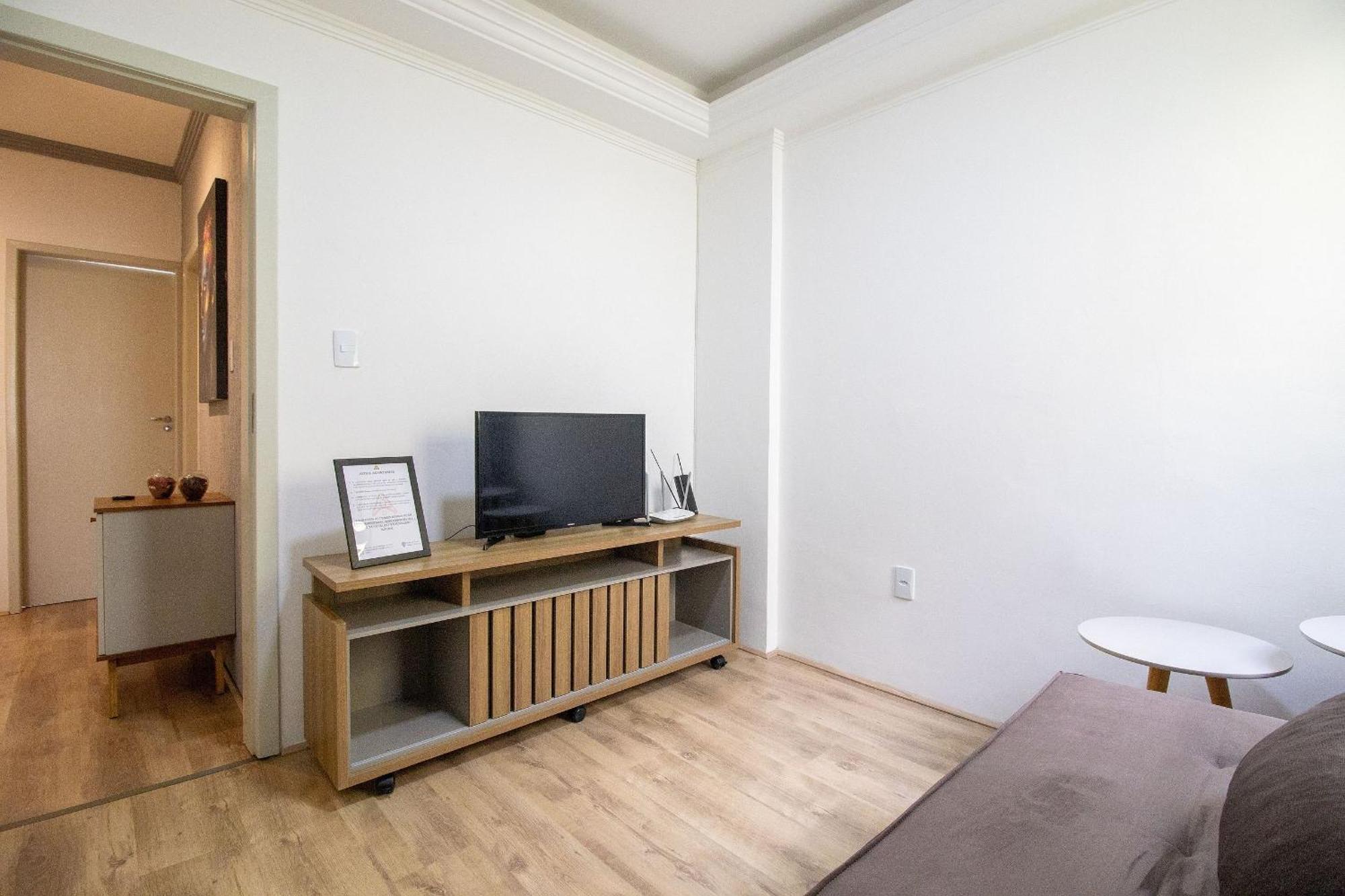 Apartamento Los32 - 2 Dorm, Av. Brasil, Tv Smart